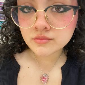 Meet your Posher, Jade